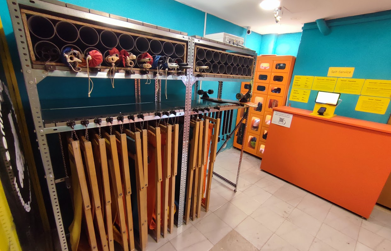 Beachin' Rentals 24/7 self-service store in Barcelona